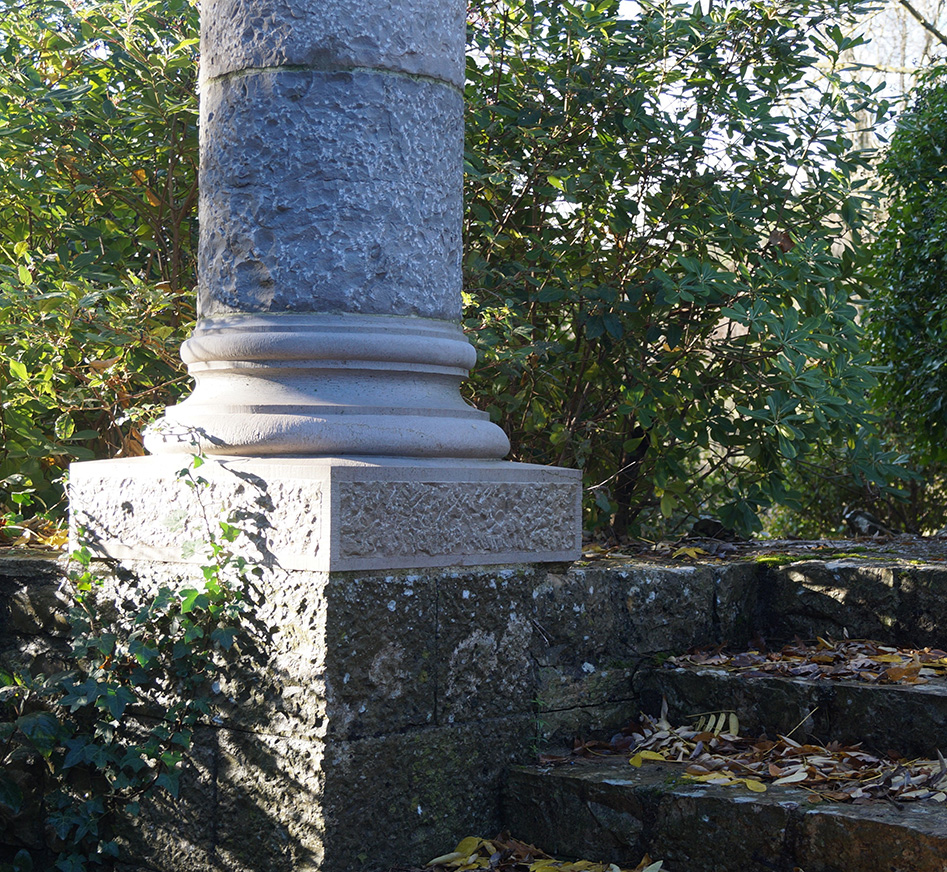 colonne-en-pierre-de-Pompignan-CARRE-web